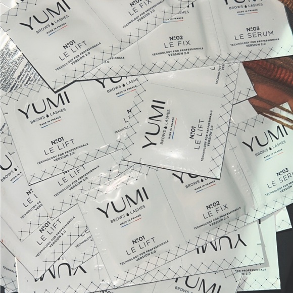 YUMI Brows & Lashes N°1 Le Lift and Le Serum Set - Picture 1 of 4